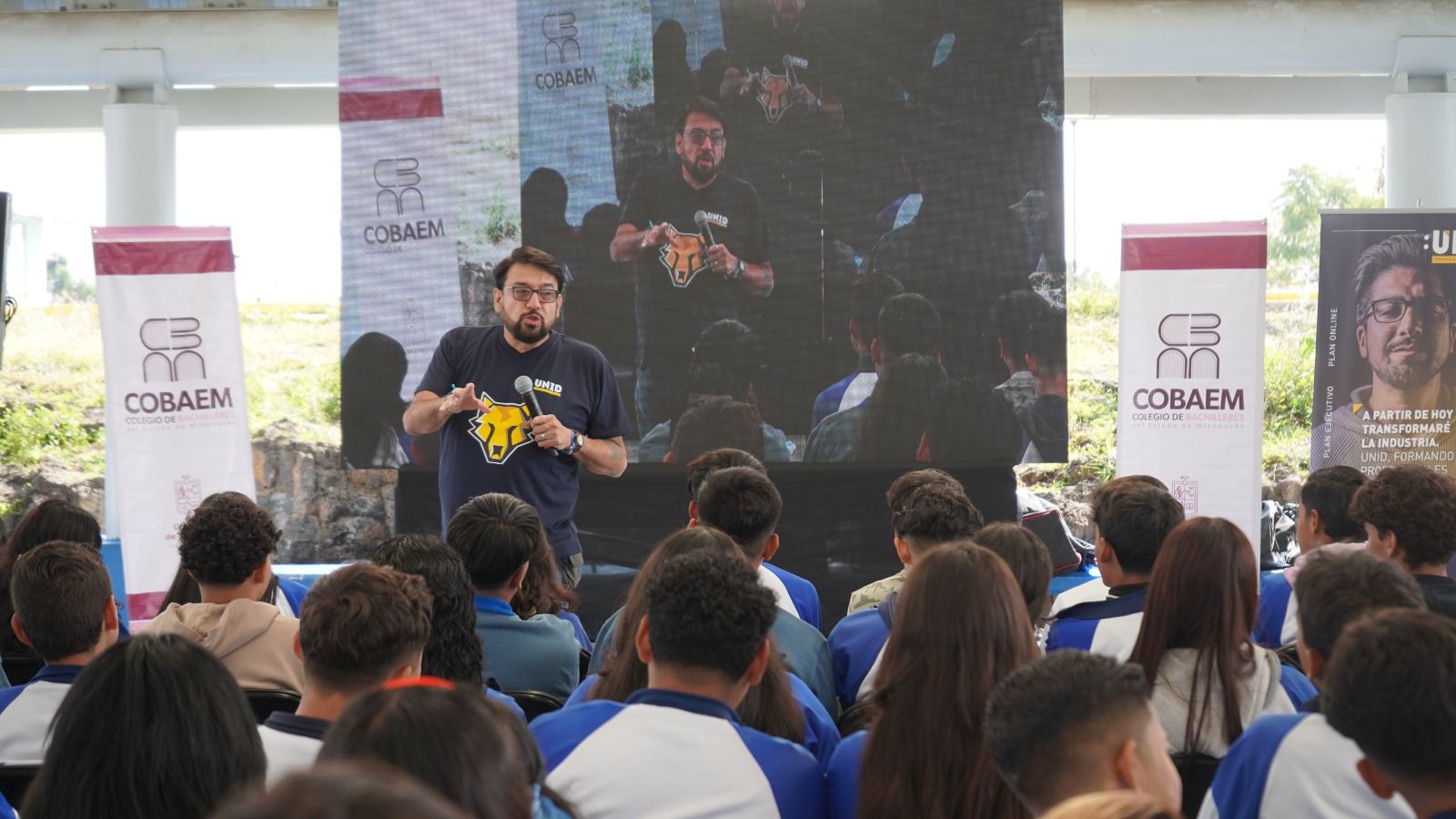 Cobaem advierte a estudiantes sobre riesgos de adicciones.