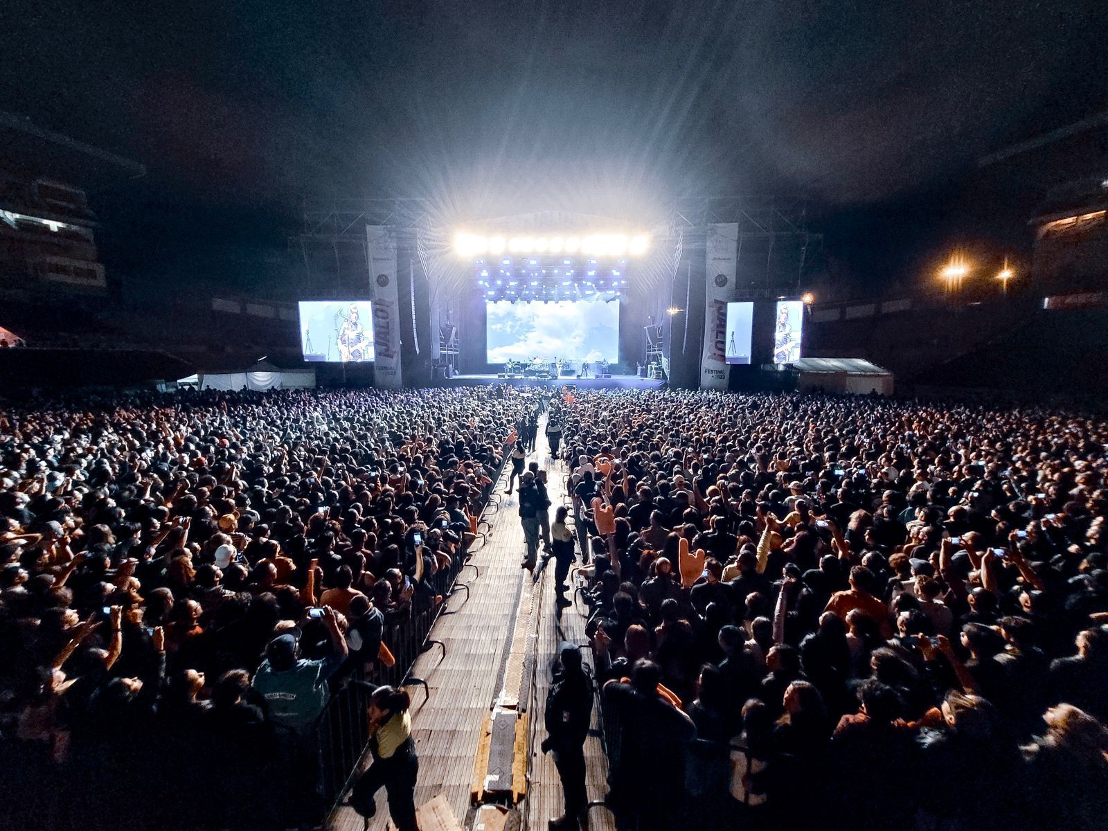 Caifanes electrocuta con rock a 50 mil almas en el Morelos.