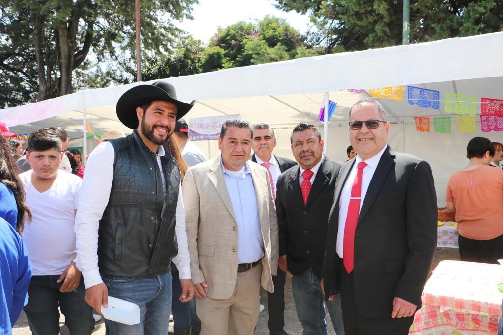 José Luis Téllez Marín, inauguró la Quinta Feria del Mole, en la Tenencia de Agostitlán.