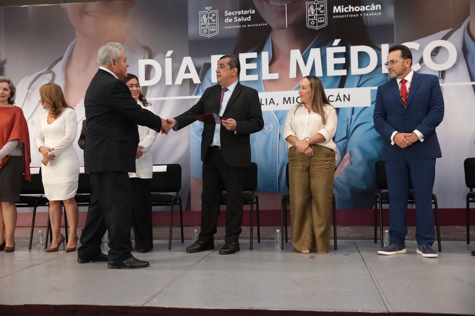 Médicos entregan su vida para brindar servicios de salud: Elías Ibarra.