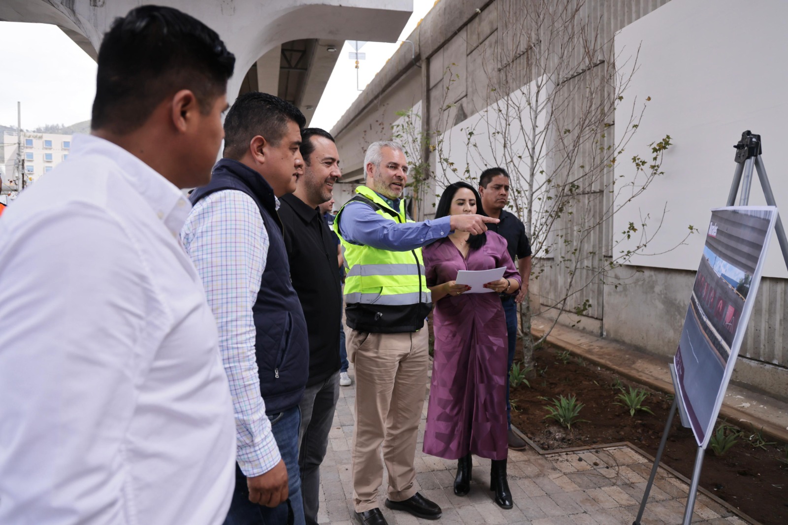 Supervisa Bedolla obras del bajopuente de salida Mil Cumbres.