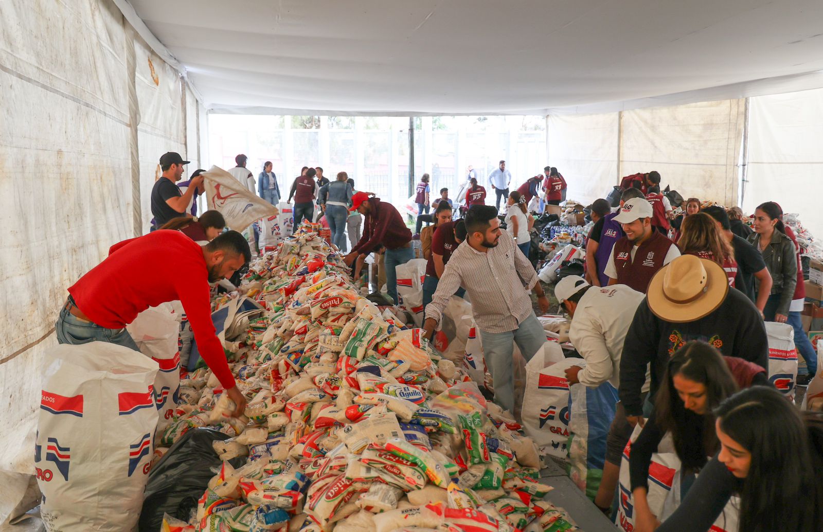 Michoacán se solidariza con afectados de Otis, víveres del Festival Jalo serán enviados a Guerrero.