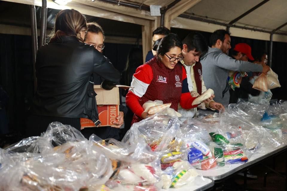 Michoacán envía primer camión con ayuda humanitaria a Guerrero, del Festival Jalo