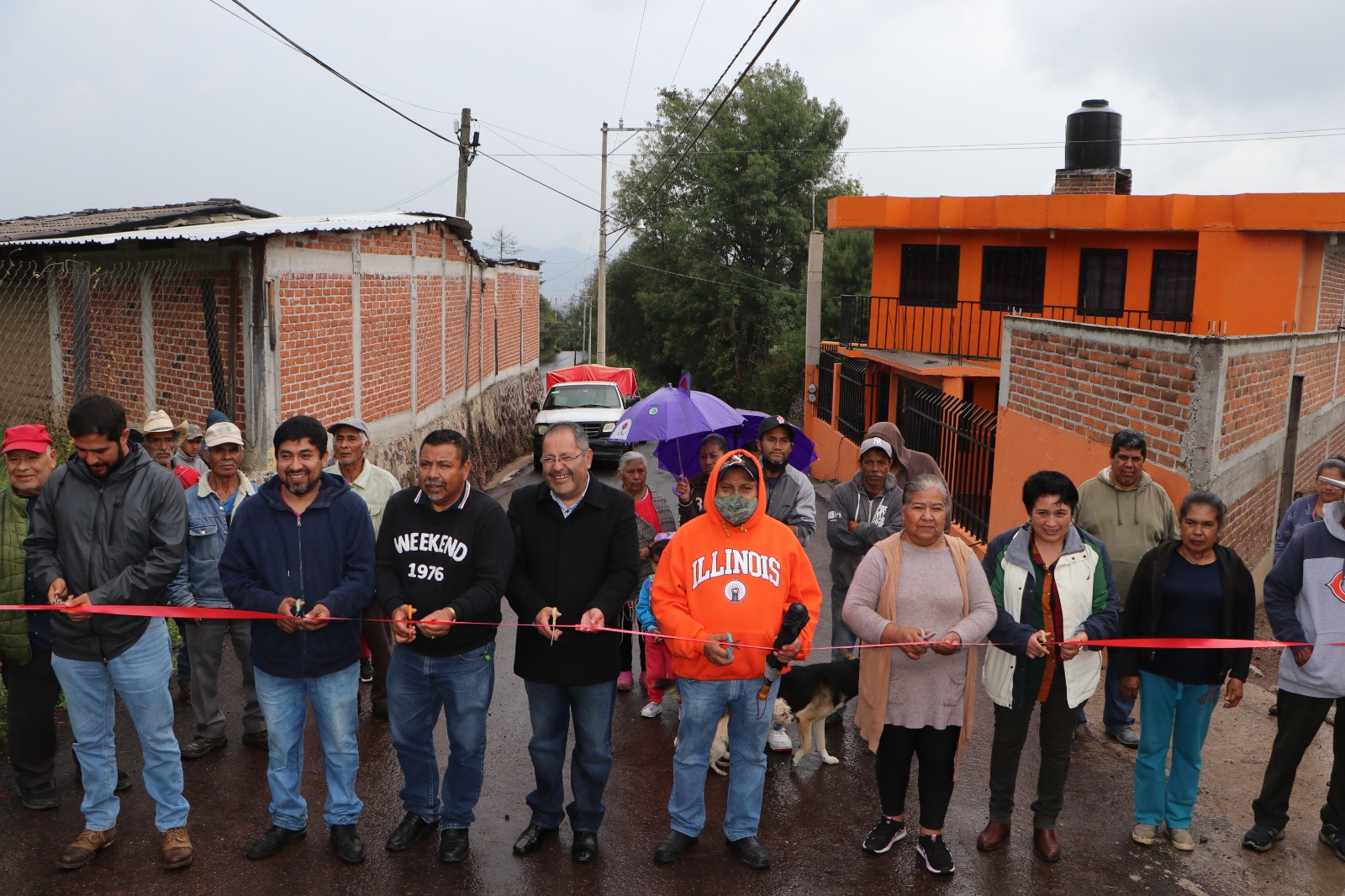 El Gobierno Municipal de Hidalgo que encabeza el Lic. José Luis Téllez Marín, inauguró, la pavimentación asfáltica del camino de acceso a la localidad de Tierras Coloradas de la Tenencia de San Pedro.
