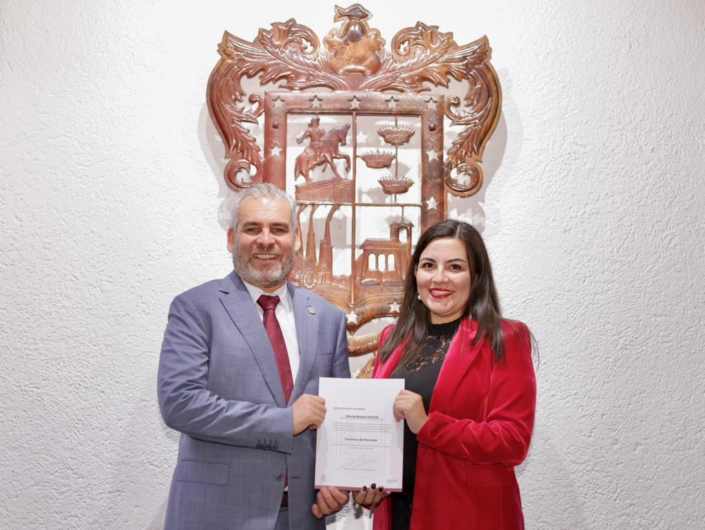 Nombra Bedolla a Andrea Janet Serna nueva secretaria del Bienestar.