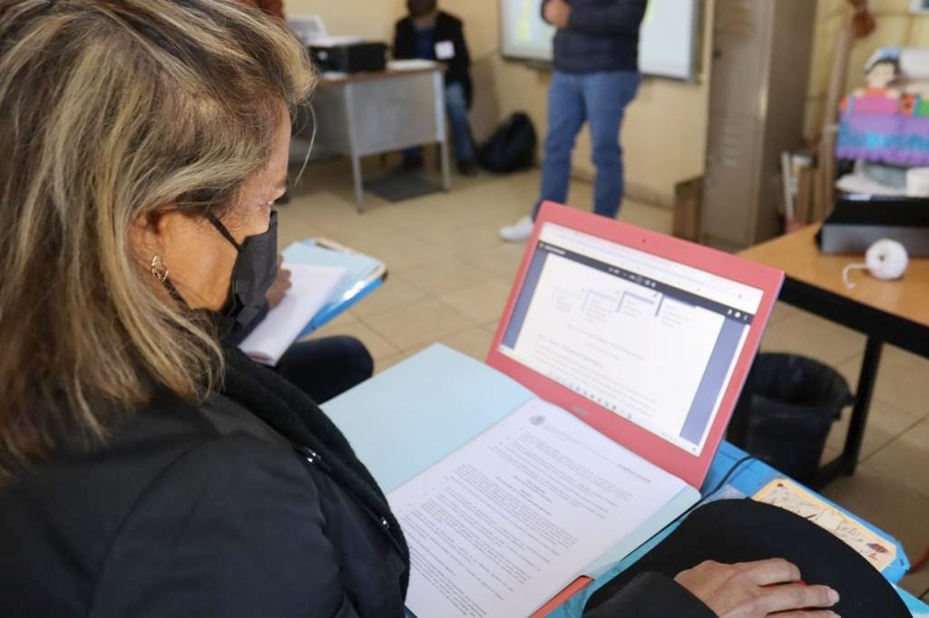 SEE brinda nuevo programa de cómputo a 8 mil 500 docentes.