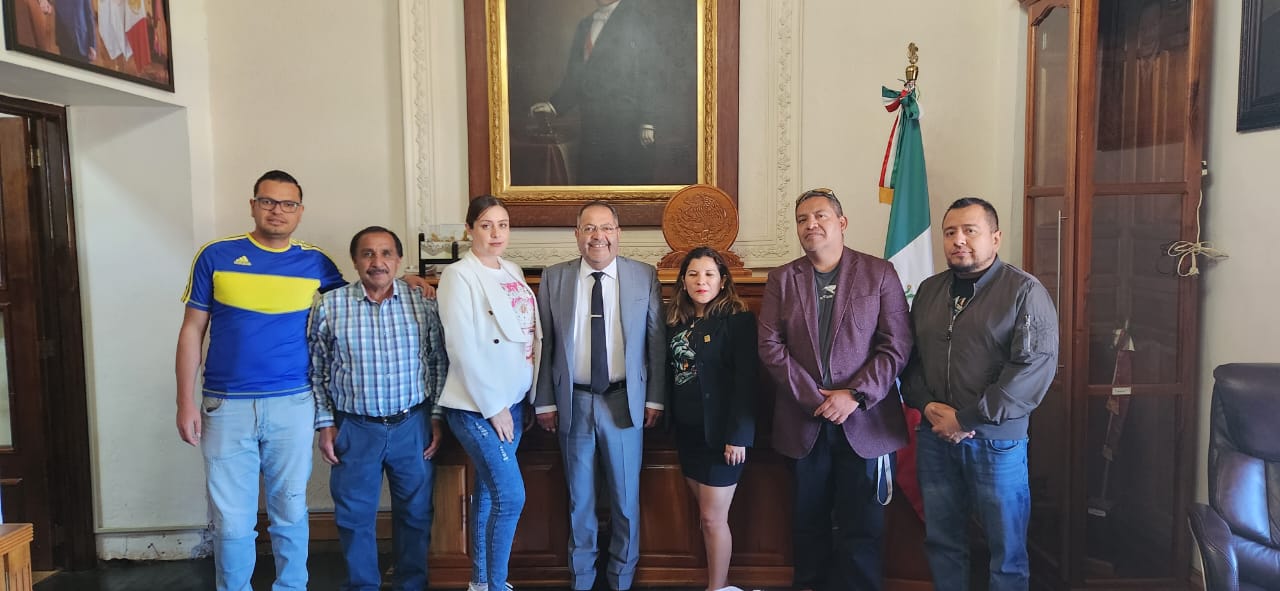 José Luis Téllez recibe en su despacho a directivos y docentes del CECyTEM 17