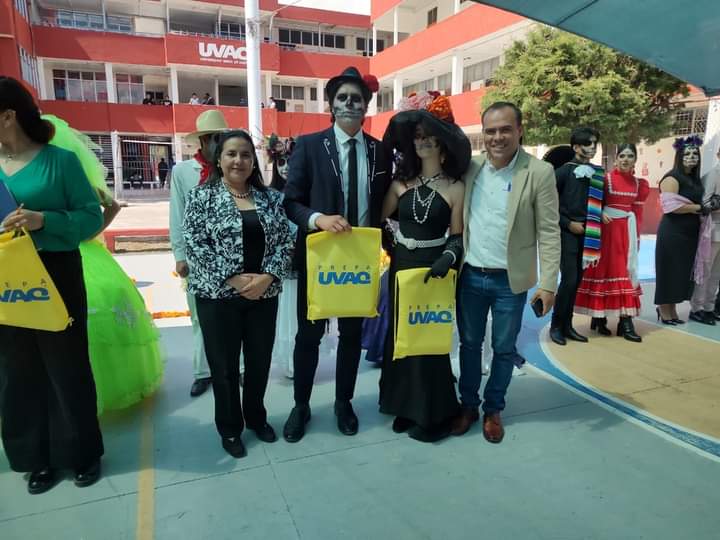 En la UVAQ se realizó concurso de catrines y catrinas