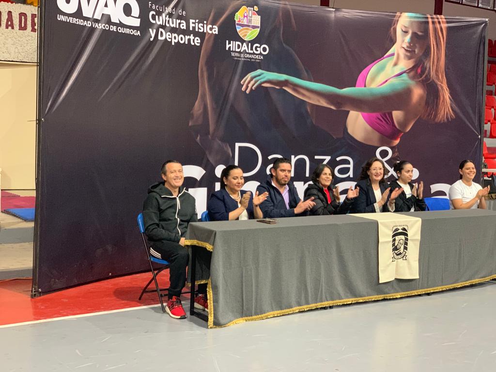 Graciela Guzmán asistió a la Exhibición de Danza y Gimnasia que llevó a cabo la Universidad Vasco de Quiroga
