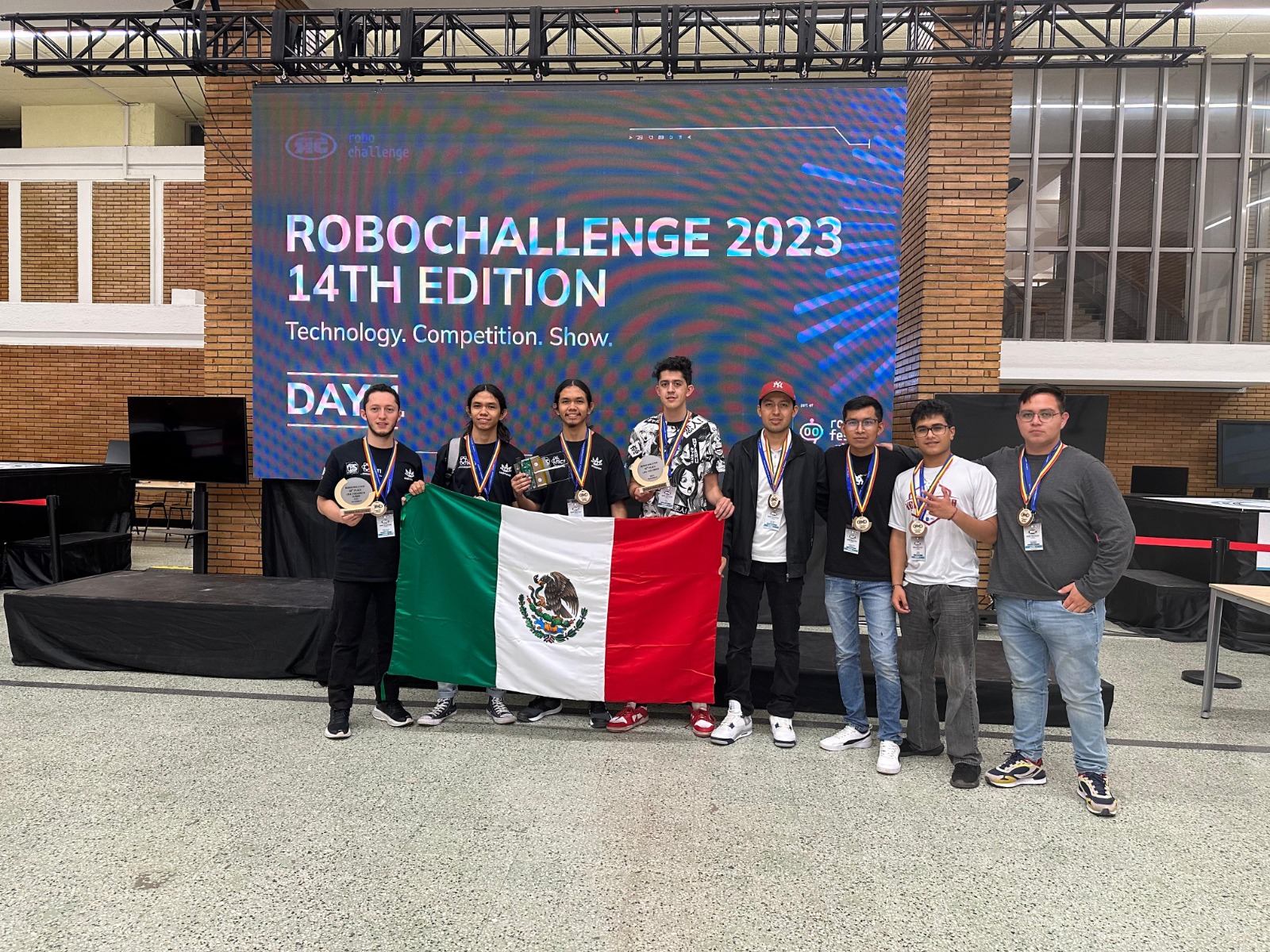 Excelentes resultados lograron estudiante y egresados del Instituto Tecnológico Superior de Ciudad Hidalgo en la 14° edición del Robochallenge 2023 de Rumania