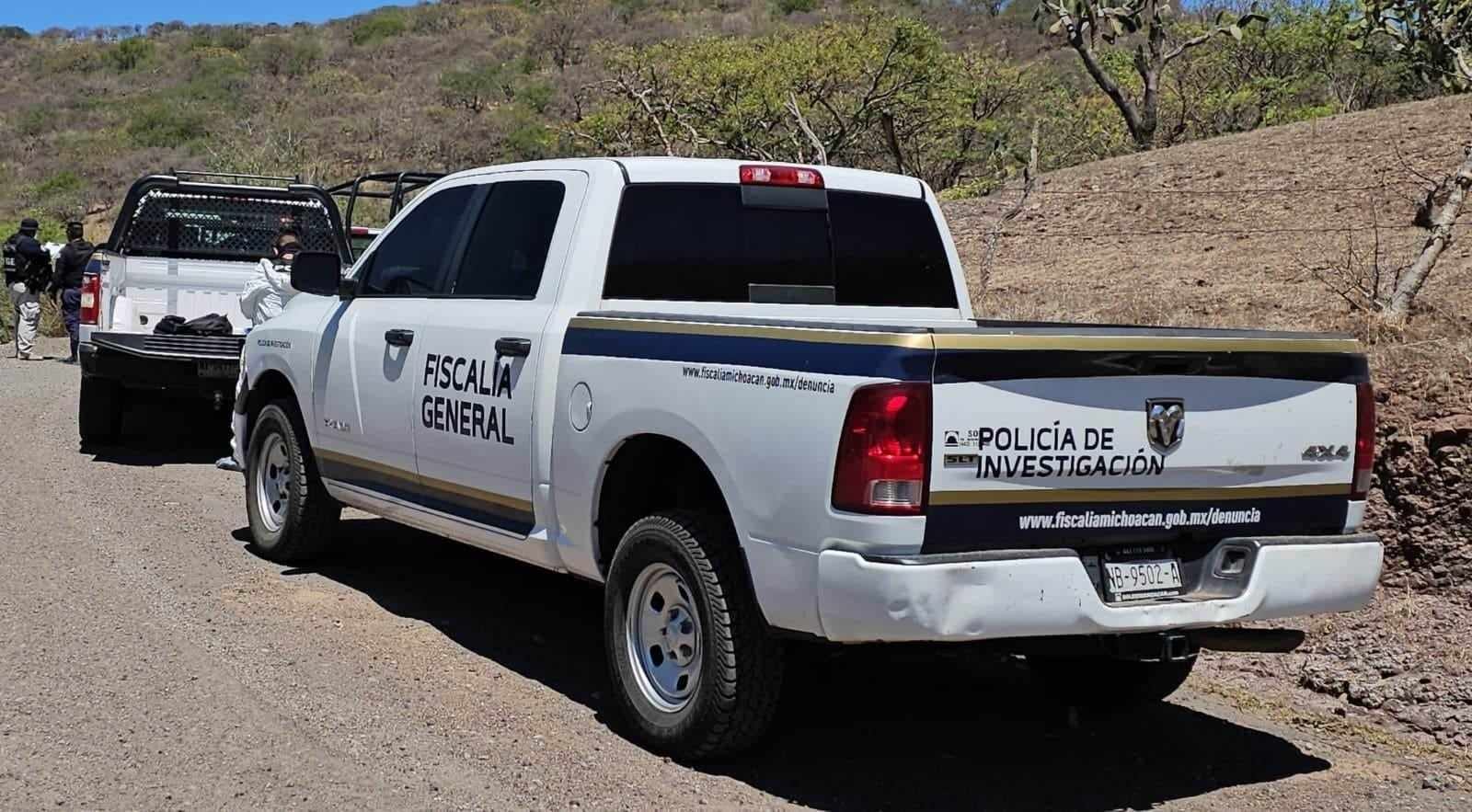 Un joven de 18 años de edad, fue asesinado a balazos y su cadáver fue localizado a la orilla de la carretera