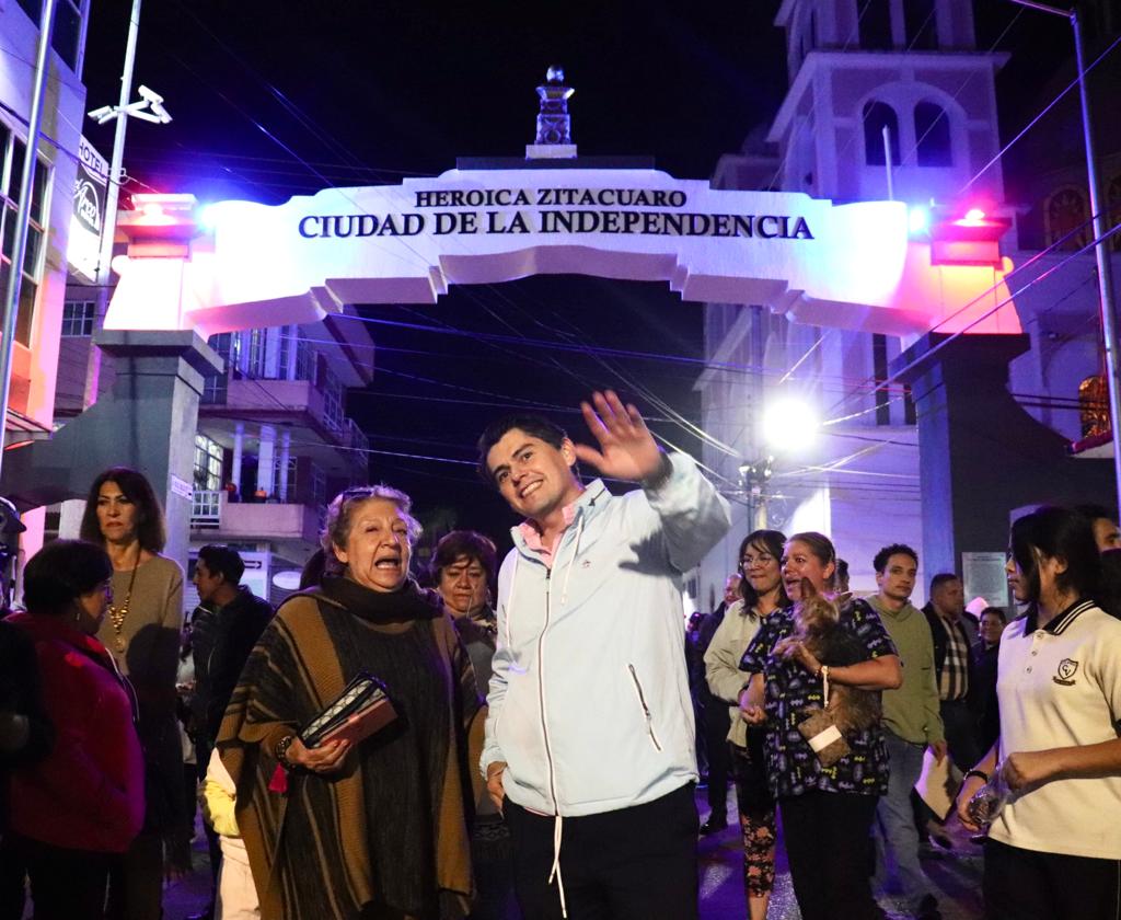 Inaugura Toño Ixtláhuac remodelación del Arco de la Avenida Hidalgo