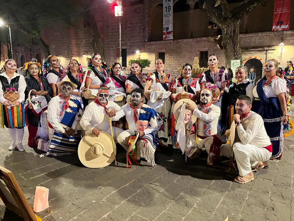 SEE realiza velada por Noche de Muertos en el Jardín de las Rosas.