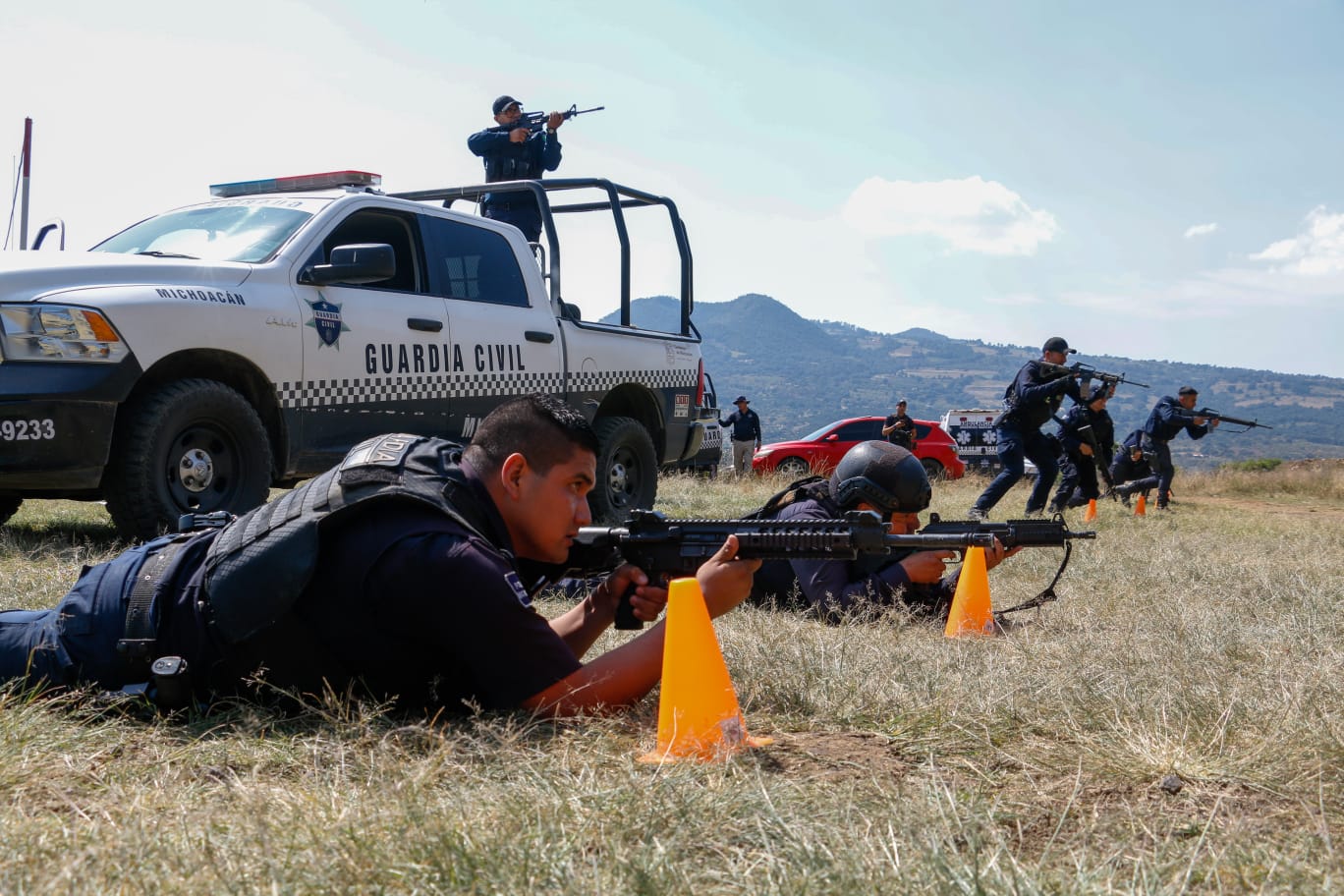 Guardia Civil se capacita en prácticas de tiro, como parte de la profesionalización policial.