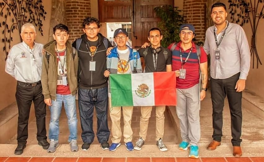 Alumno de Cherán gana plata en Olimpiada de Física en Honduras.
