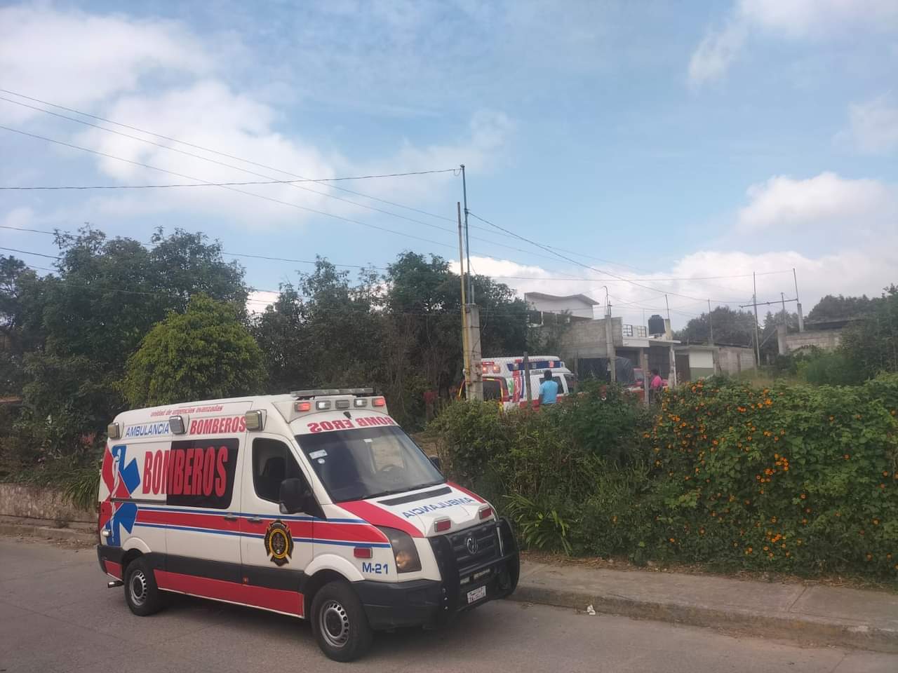 Hombre muere electrocutado mientras trabajaba en una huerta de aguacates en Zitácuaro.