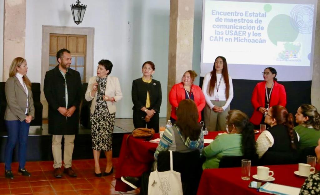 Docentes mejoran estrategias para atender a estudiantes con discapacidad: SEE.