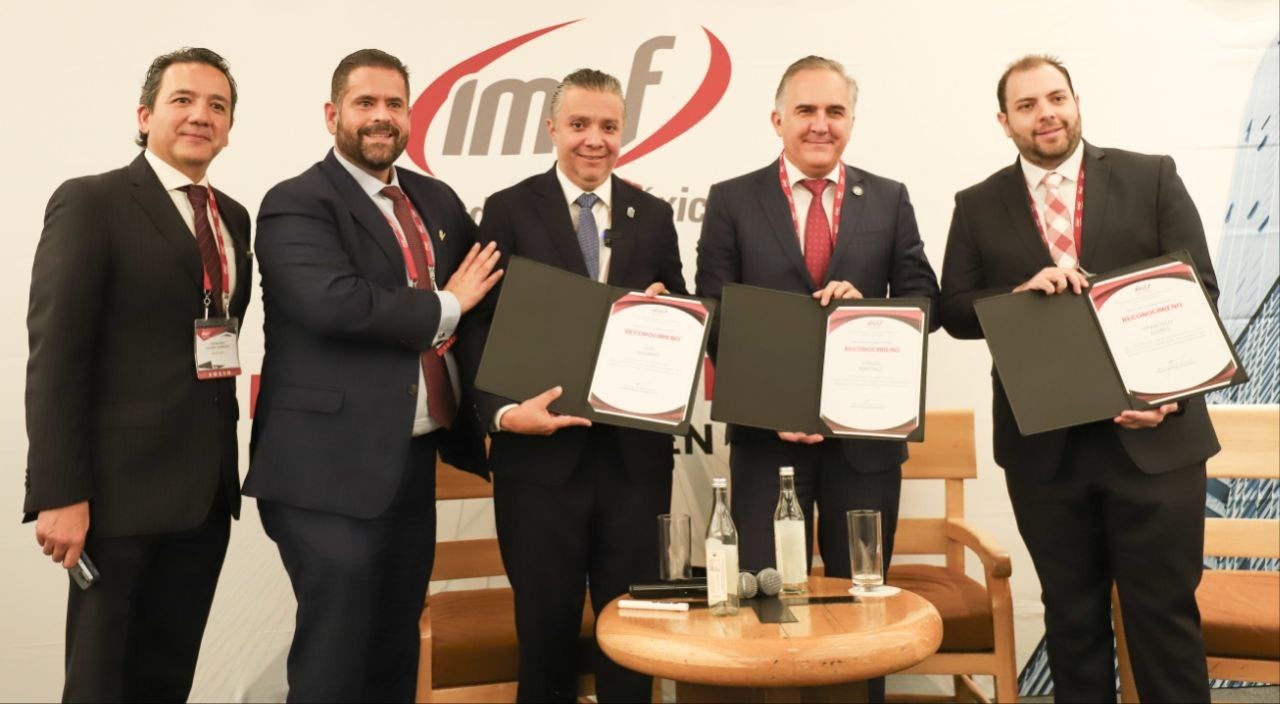 La fórmula del «milagro financiero» consiste en trabajar con disciplina, orden y transparencia: Luis Navarro.