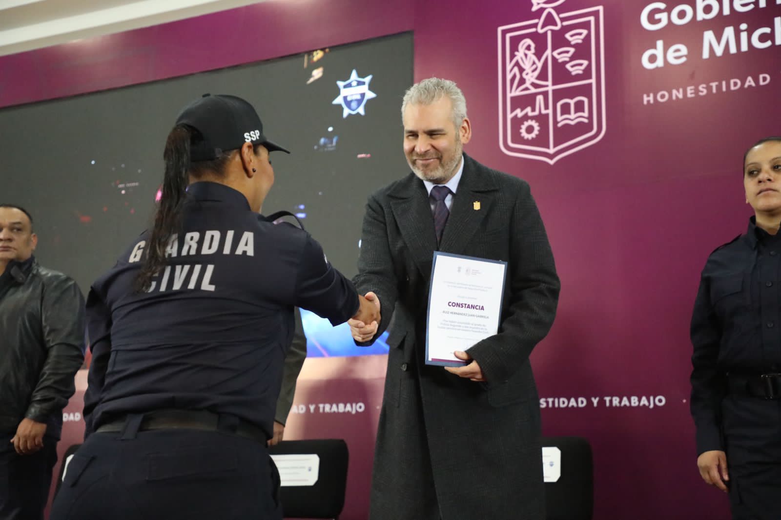 Reconocen la entrega y el servicio de más de 200 guardias civiles, con Ascensos y Condecoraciones