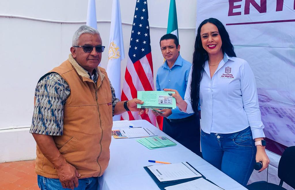 Adultos mayores de Paracho y Charapan se benefician del programa Reencuentro Familiar.