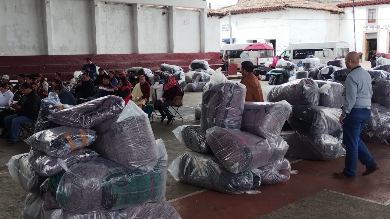 Entrega DIF Michoacán más de 5 mil cobijas para 31 comunidades.