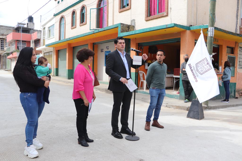 Inaugura alcalde de Zitácuaro pavimentación de la calle Landa y Piña.