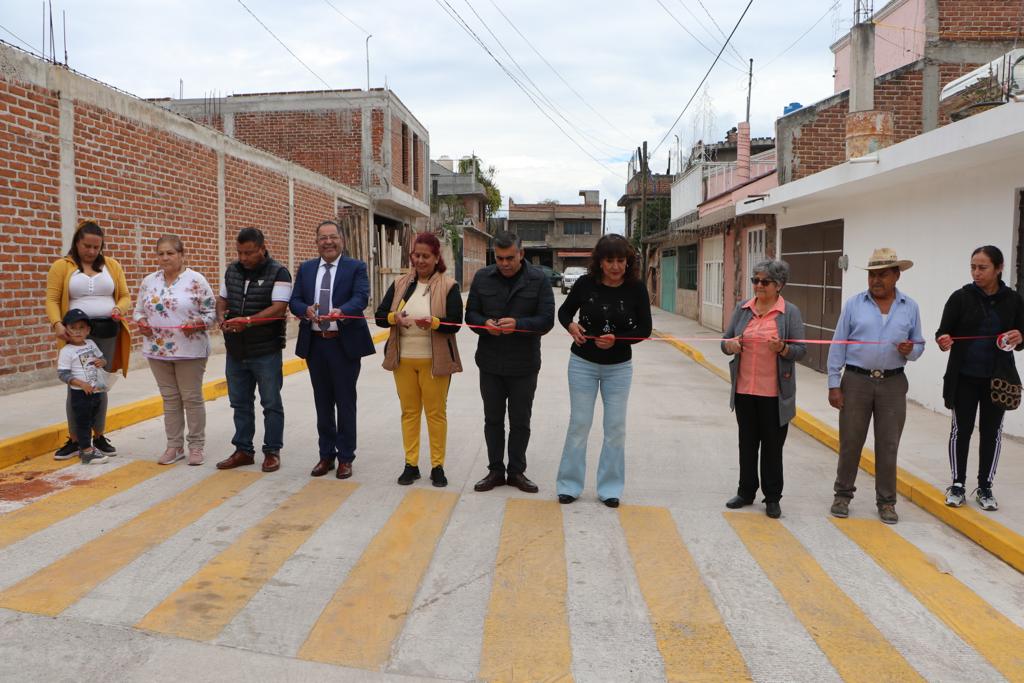 José Luis Téllez Marín, inauguró las pavimentaciones de las calles Azucena y Tabachines de la cabecera municipal.