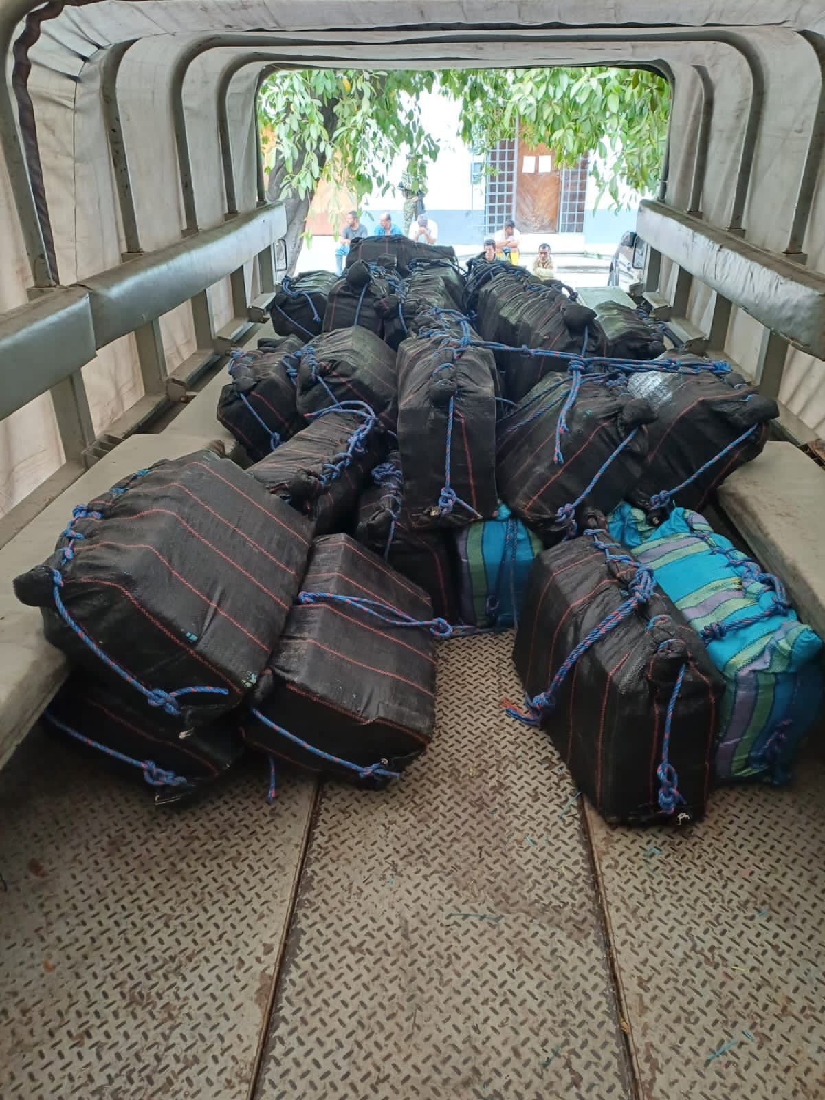 INVESTIGA FGR LA DETENCIÓN DE SEIS PERSONAS POR EL ASEGURAMIENTO DE COCAÍNA EN COSTAS DE MICHOACÁN 
