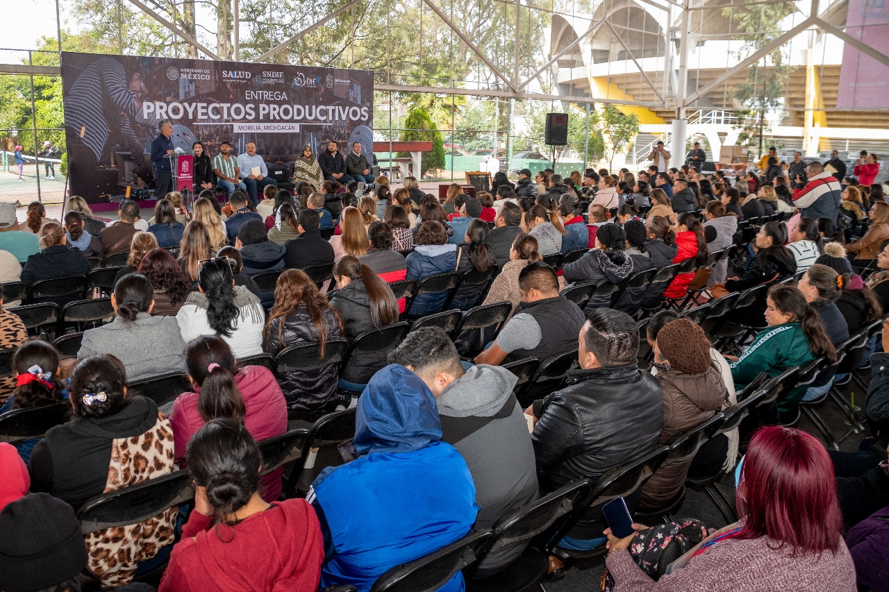 DIF Michoacán entrega proyectos productivos a 79 municipios y 4 autogobiernos.