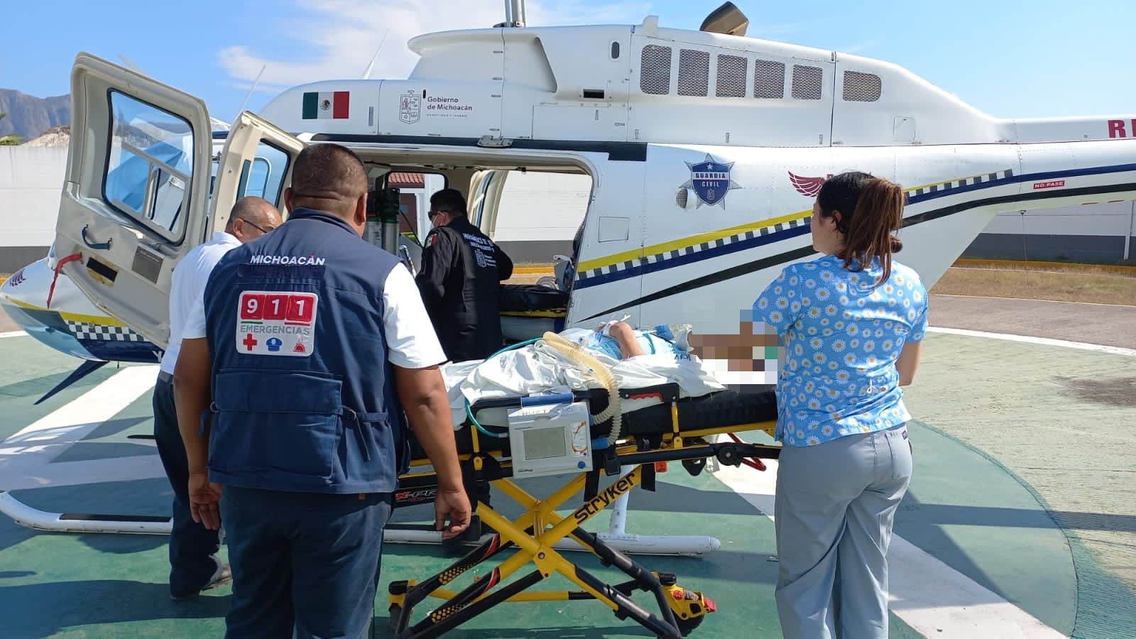 SSP traslada vía aérea a adulta mayor con problemas de salud.