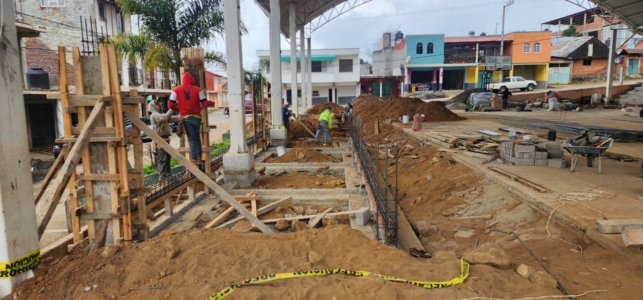 Al 35% remodelación de auditorio en Sicuicho: SCOP.