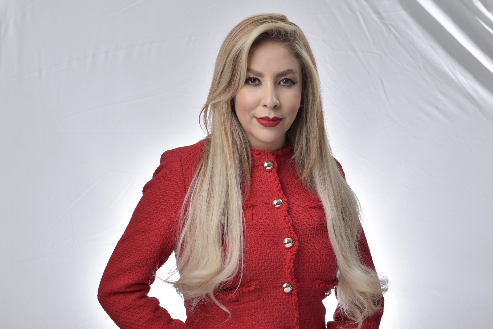 Felices fiestas les desea Belinda Hurtado Marín.