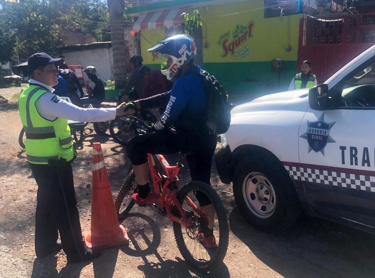 Guardia Civil promueve campaña de prevención y seguridad vial para ciclistas, en Jacona.