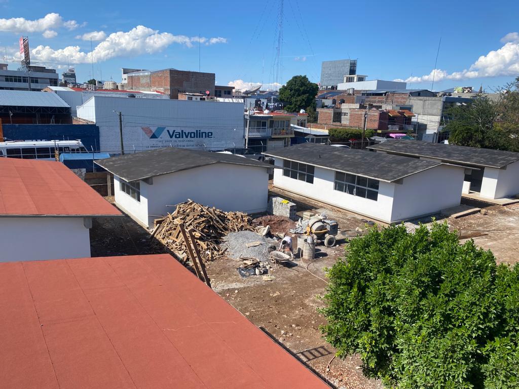 Avance del 85% reporta reconstrucción de escuela en Zamora.