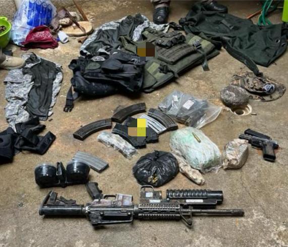 En un operativo fue aseguraron un vehículo blindado, armas de fuego, cargadores, cartuchos útiles y equipo táctico