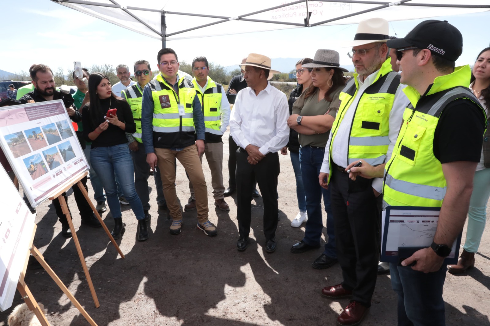 Supervisa Bedolla obra de rehabilitación carretera en región Ciénega