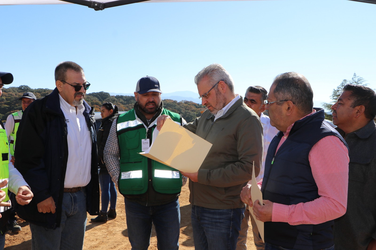 Alfredo Ramírez y José Luis Téllez supervisaron la obra de construcción de la segunda celda del CITIRS
