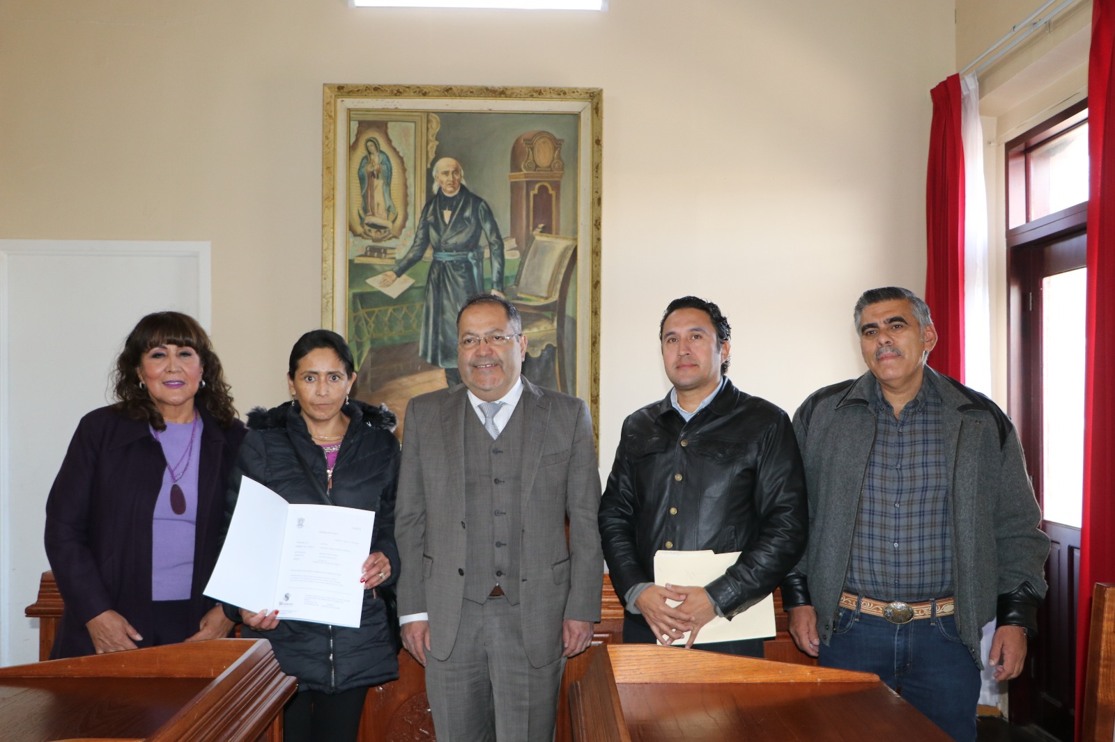 José Luis Téllez entrega crédito de Sí Financia dentro del programa, Microcrédito Fuerza Mujer