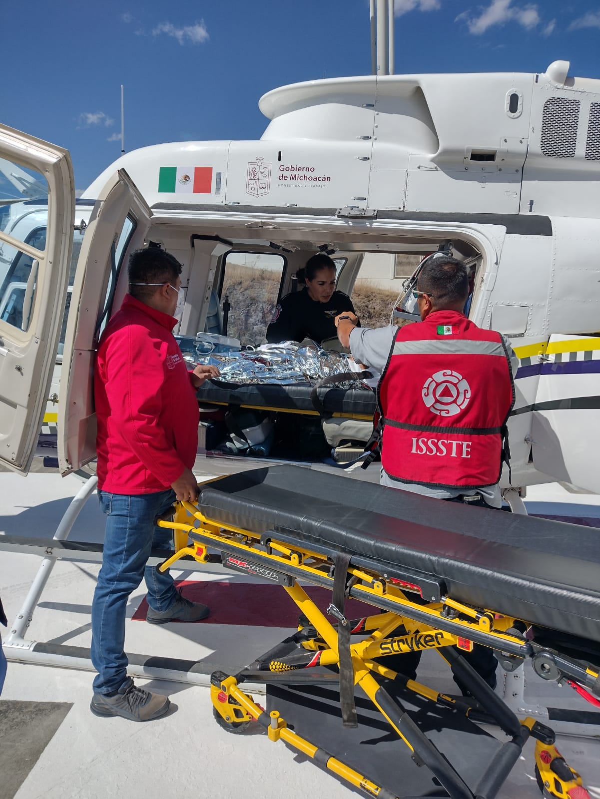 SSP traslada vía aérea a paciente de Apatzingán a Morelia
