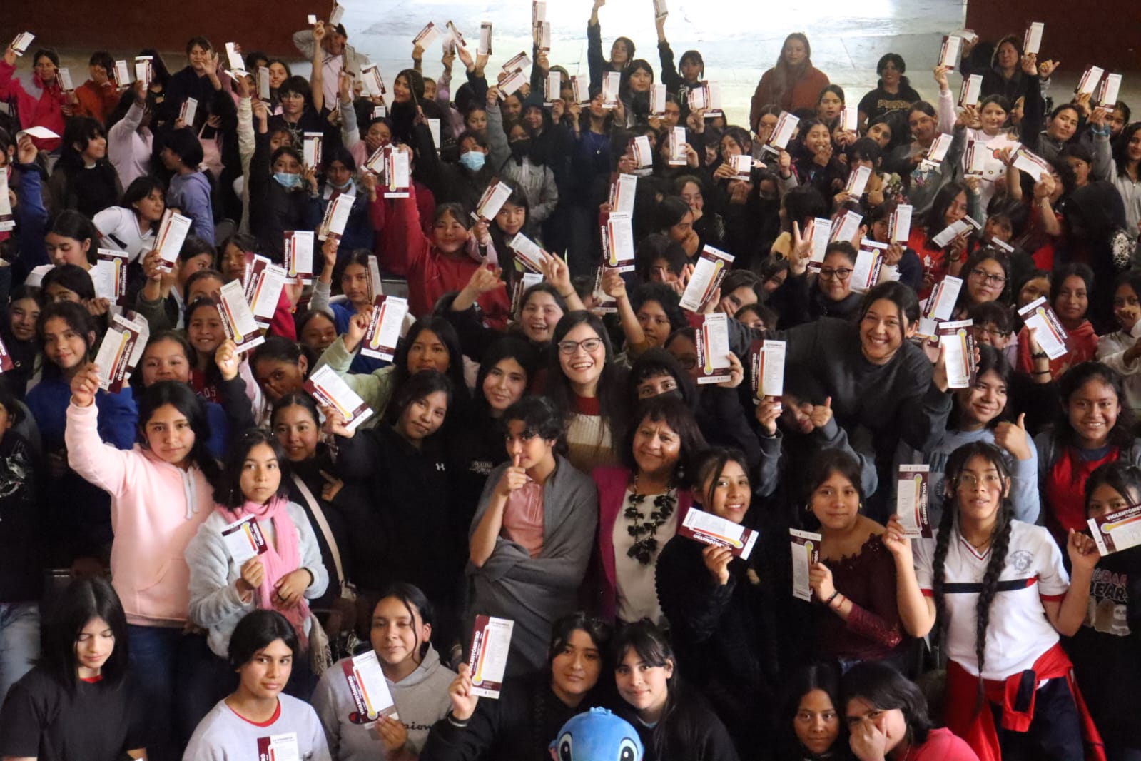 Entrega Seimujer calzones menstruales a alumnas de secundaria La Huerta
