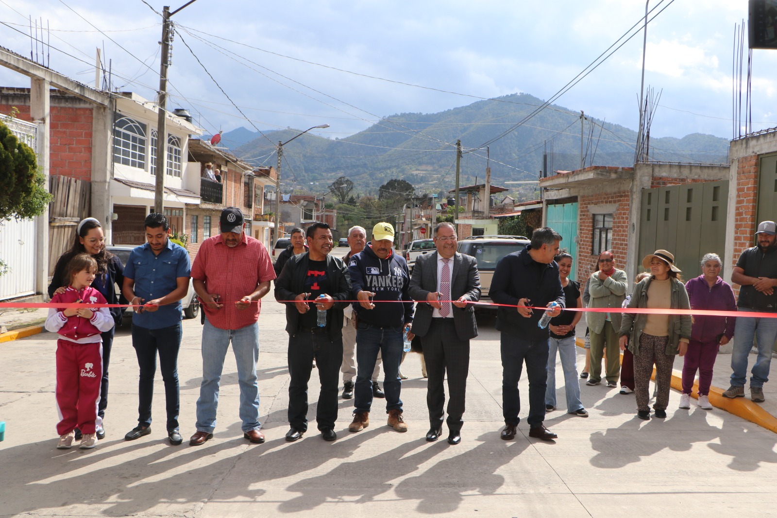 ​José Luis Téllez inauguró  pavimentación hidráulica de la Calle J. Guadalupe Posadas de la colonia Contreras
