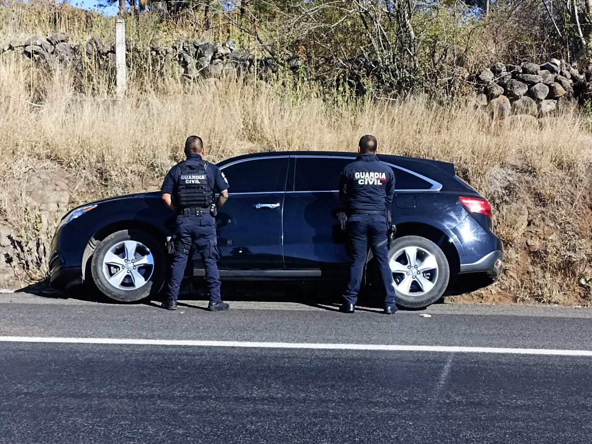 Como primer respondiente, Guardia Civil asegura vehículo con reporte de robó