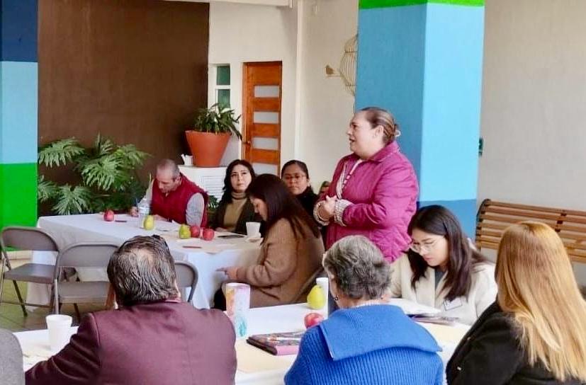 Capacitan a directores de más de 10 mil escuelas para reforzar trabajo pedagógico.