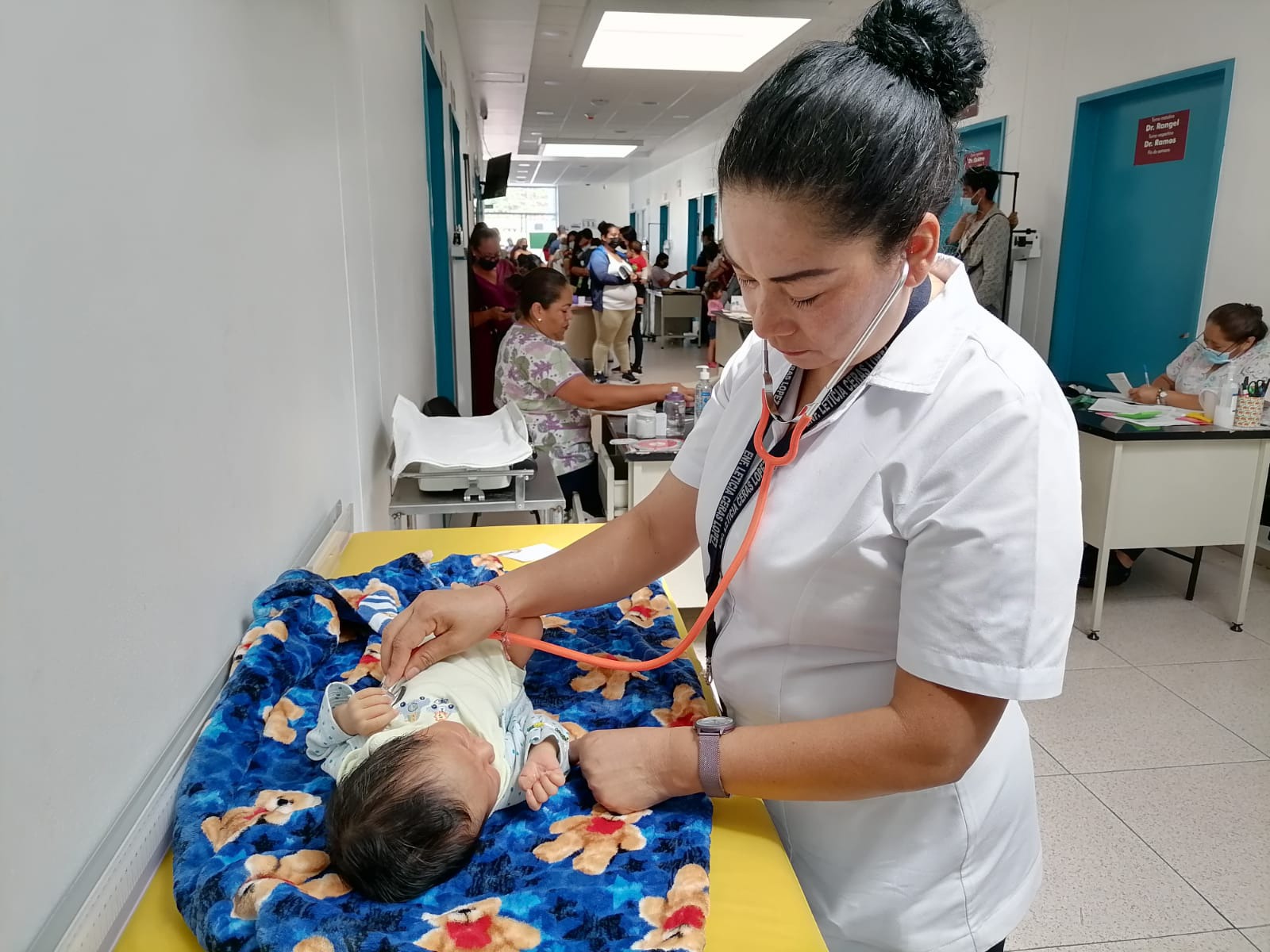 Vacunas marcadas en la Cartilla Nacional, disponibles en el centro de salud de Uruapan: SSM.