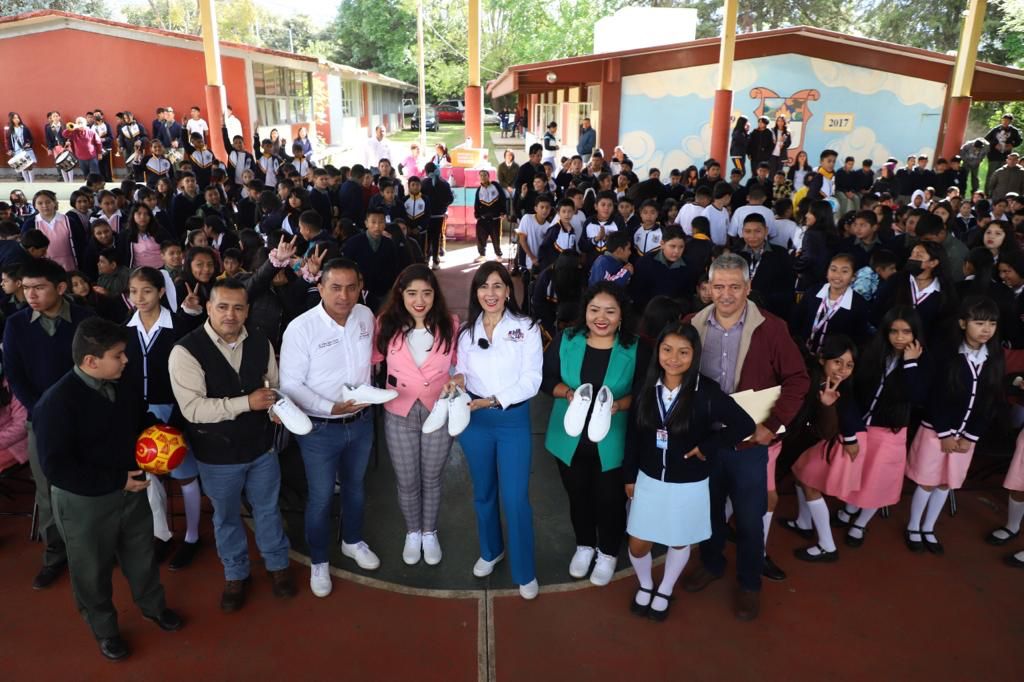SEE arranca 2024 con entrega de tenis para 15 mil jóvenes.