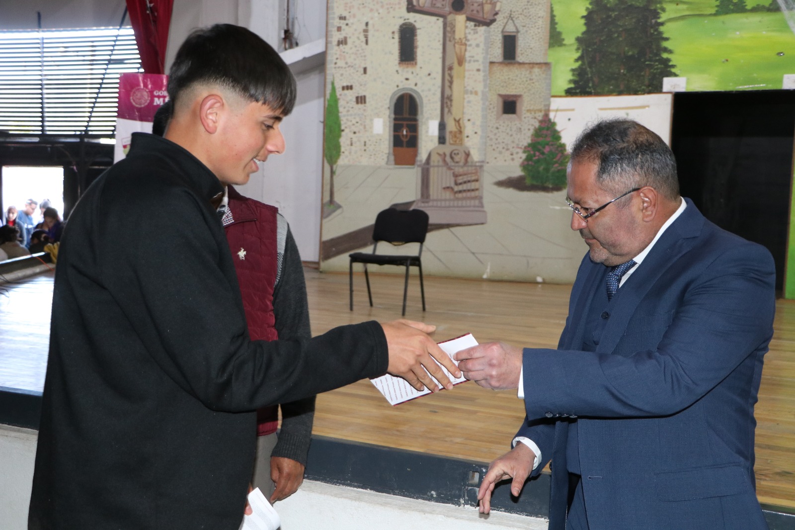 José Luis Téllez Marín, presidió la entrega de tarjetas del programa Jóvenes Construyendo el Futuro.
