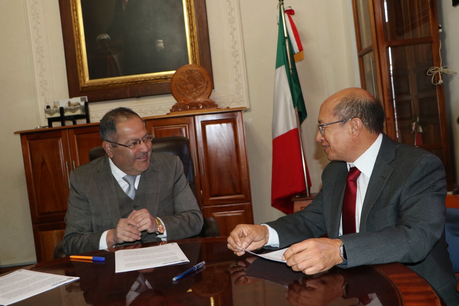 José Luis Téllez y el MGDO. Jorge Reséndiz García, presidente del Supremo Tribunal de Justicia del Estado, firma convenio de donación de Terreno.