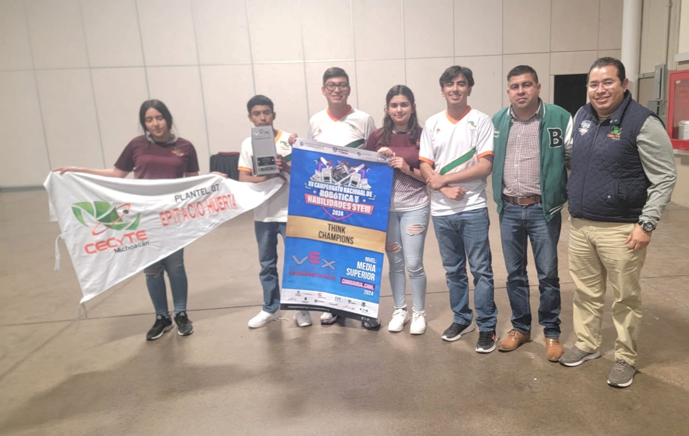 Estudiantes del Cecytem campeones nacionales de Programación, se van al mundial de Robótica.