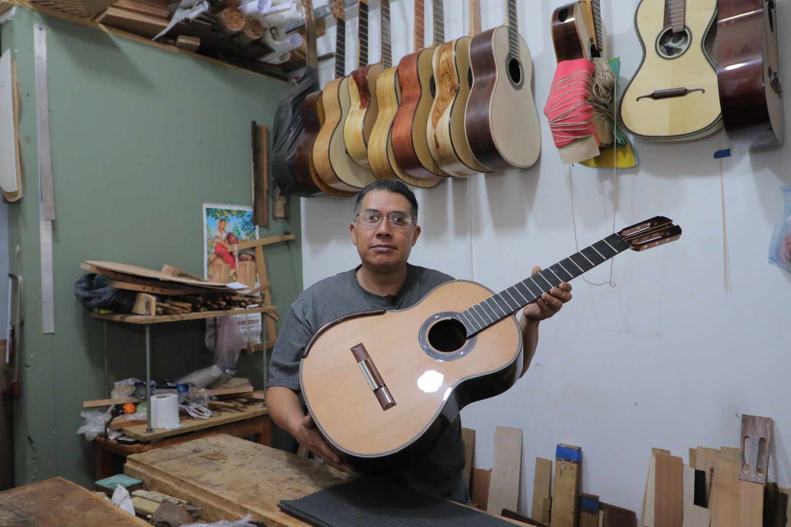 Guitarras de Paracho, símbolo artesanal y musical de Michoacán.