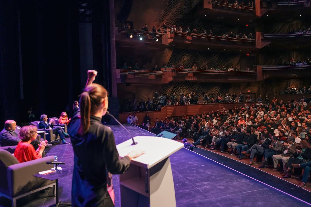 Claudia Sheinbaum destaca la educación pública como clave para lograr un México próspero, con justicia e igualdad durante foro de los ‘’Diálogos por la Transformación’’.